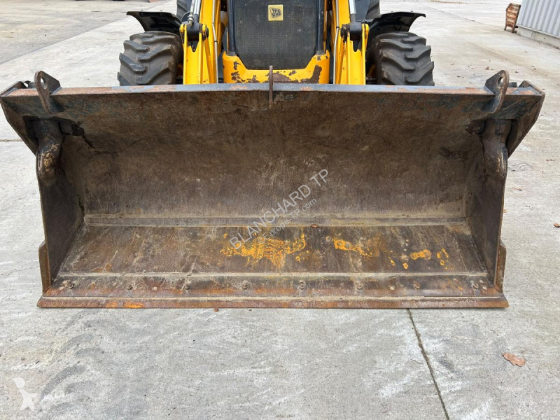 Buldoexcavator JCB