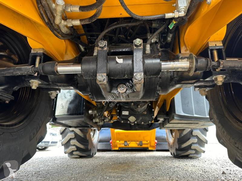 Buldoexcavator JCB