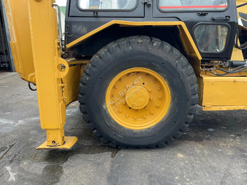 Traktor med grab Caterpillar 424B Backhoe...