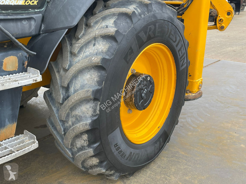 Traktor med grab JCB