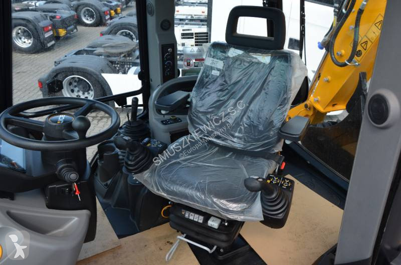 Traktor med grab JCB 2026r / SILNIK 4,8L 109km...