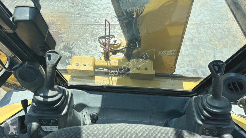 Bagr Caterpillar 2 4x4