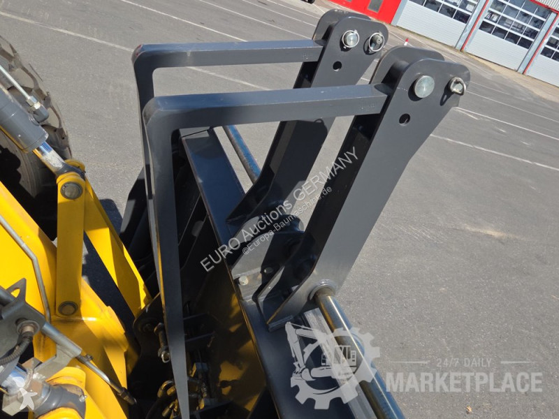 Bagr New Holland C