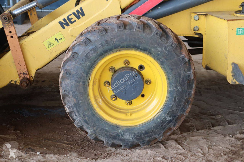Tractopelle New Holland B80B-SS