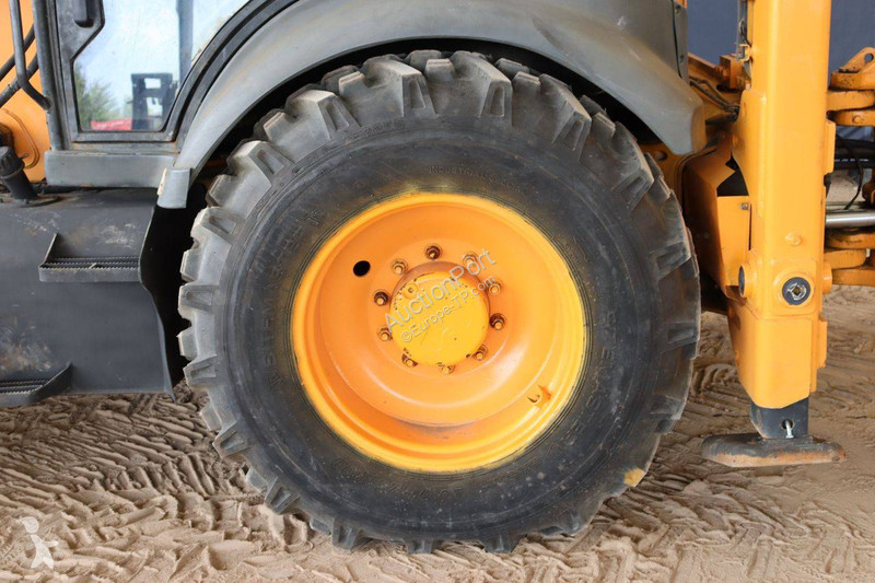 Tractopelle Terex TLB 844SX4