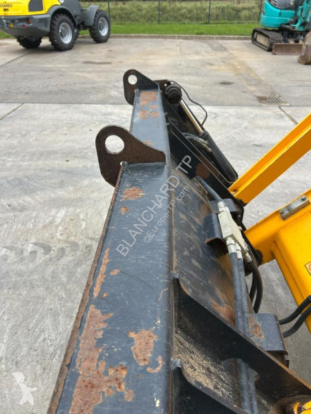 Buldoexcavator JCB