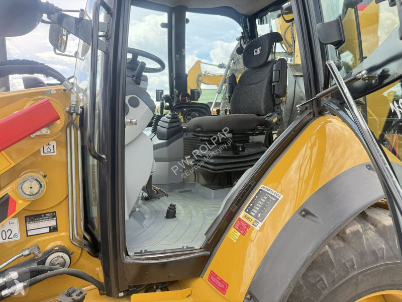 Koparko-ładowarka Caterpillar 444F