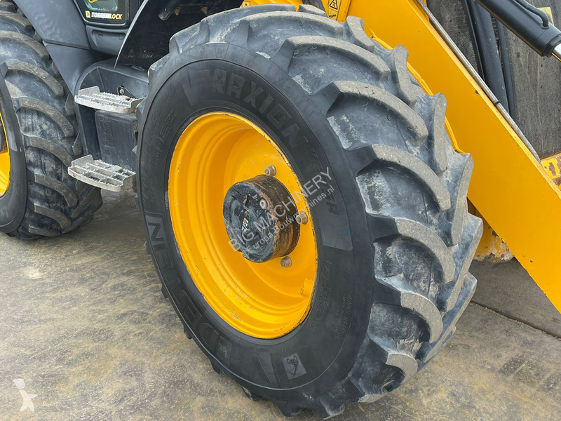 Traktor med grab JCB