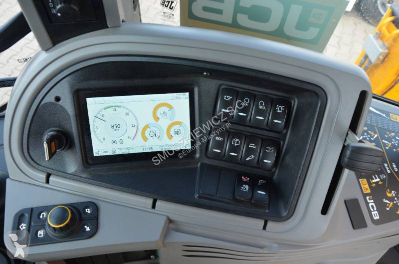 Traktor med grab JCB 2026r / SILNIK 4,8L 109km...