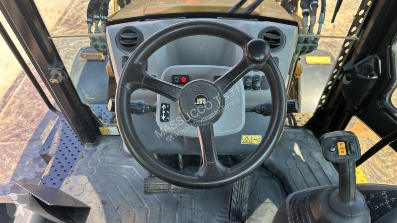 Bagr Caterpillar 2 4x4