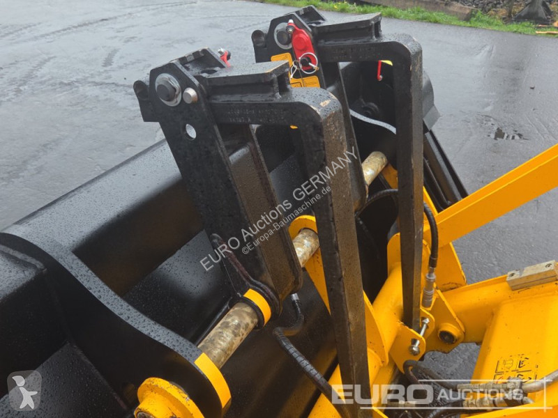 Rýpadlo-nakladač JCB 4CX PRO