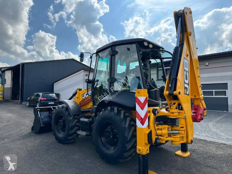 Buldoexcavator JCB