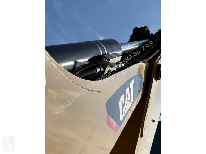 Koparko-ładowarka Caterpillar 432F2