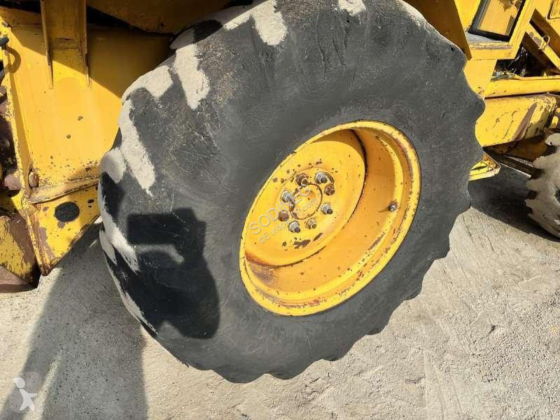 Rýpadlo-nakladač JCB - 4X4