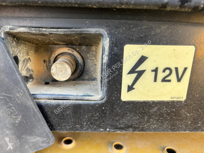 Koparko-ładowarka Caterpillar 432F2
