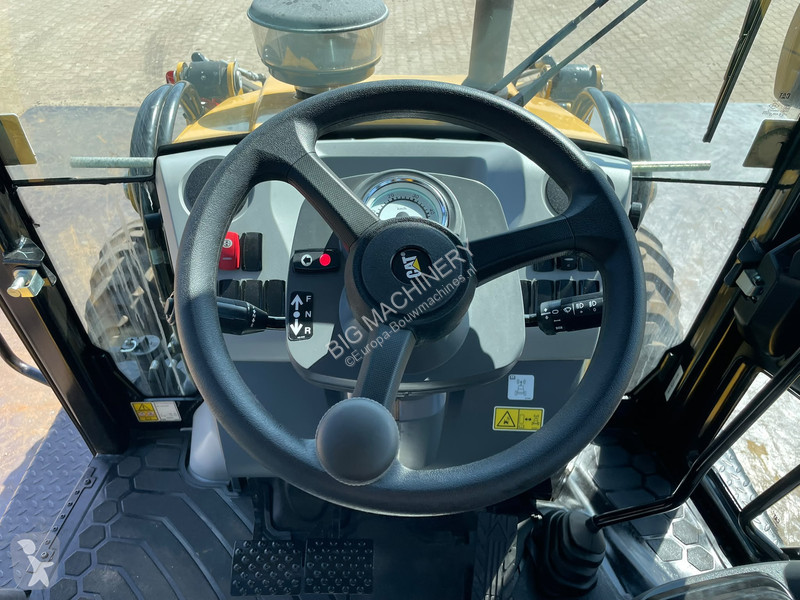 Traktor med grab Caterpillar 424