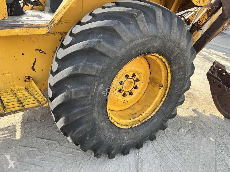Rýpadlo-nakladač JCB - 4X4