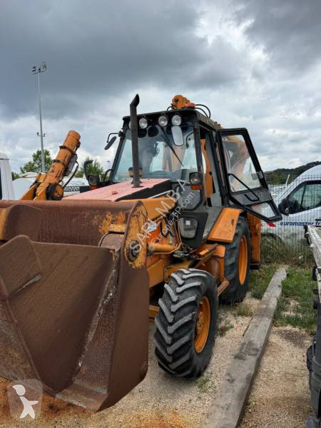 Retroescavadora Caterpillar 4x4