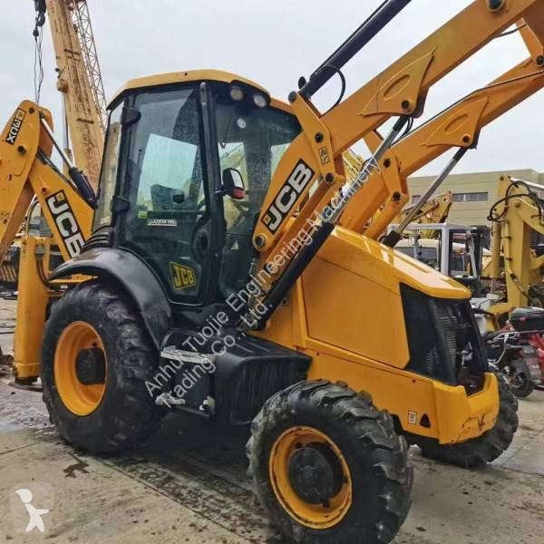 Tractopelle JCB