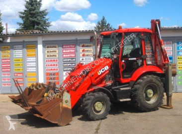 Pevný bagr JCB