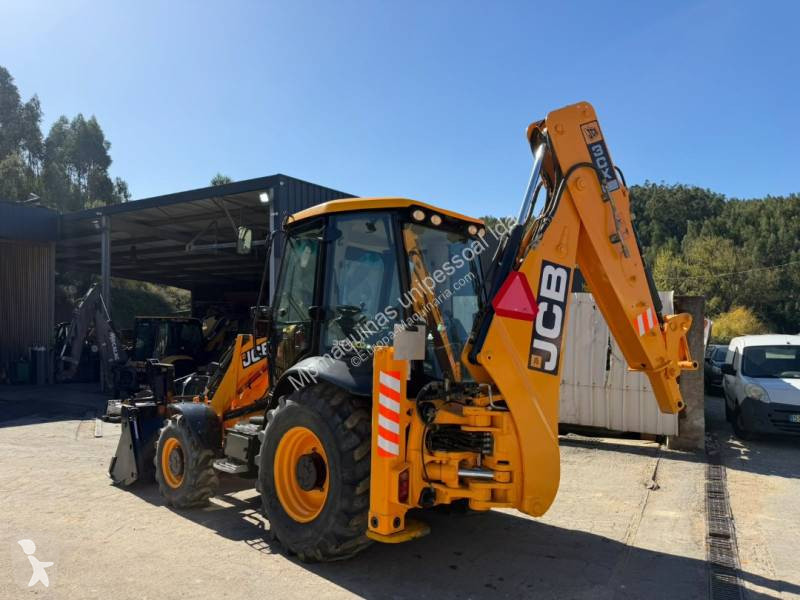 Buldoexcavator JCB