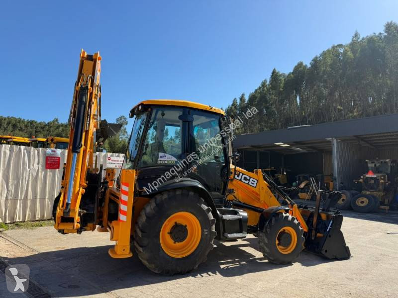 Buldoexcavator JCB