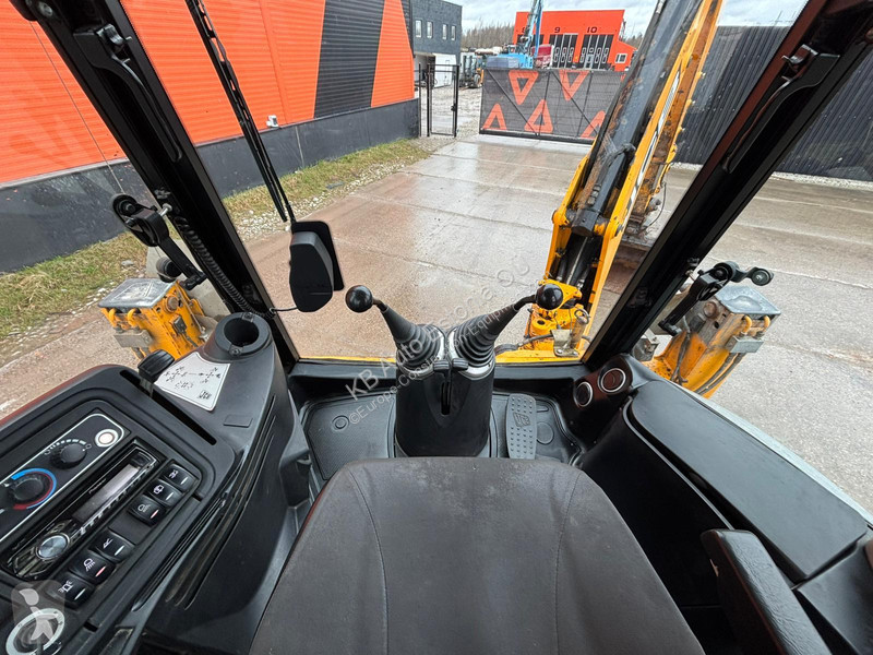 Rýpadlo-nakladač JCB 4 CX TILT