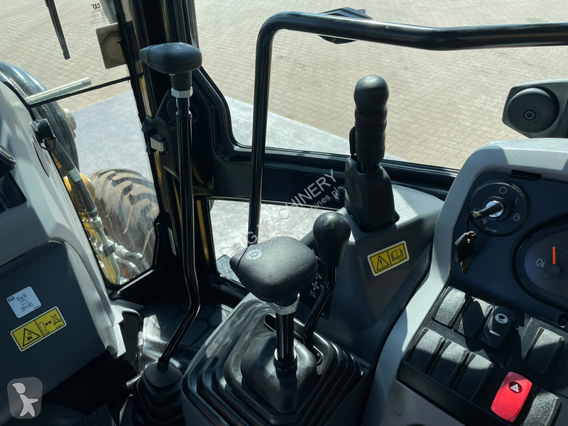 Traktor med grab Caterpillar 424