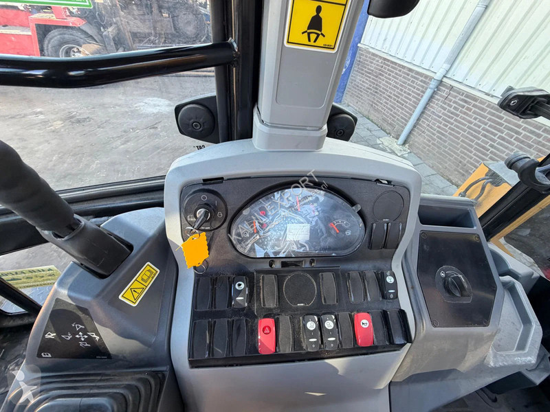 Экскаватор-погрузчик Caterpillar 424 Backhoe...