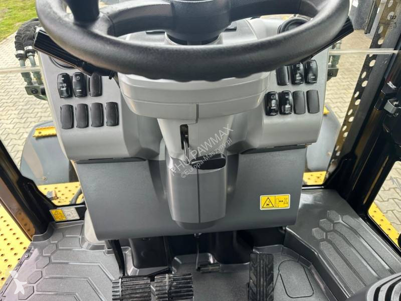 لودر حفار Caterpillar 2