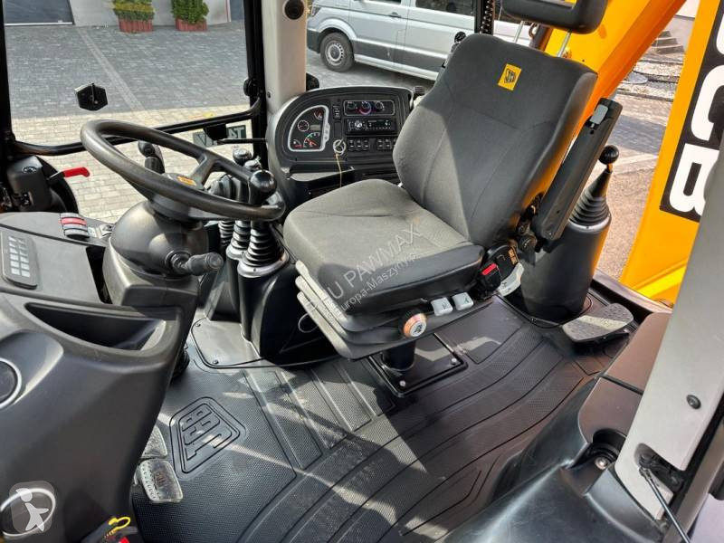 Buldoexcavator JCB