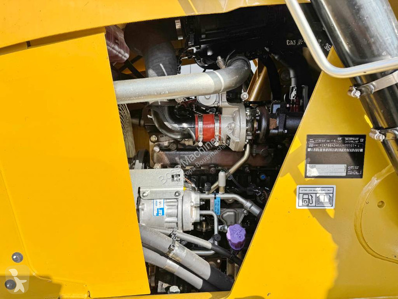 Retroescavadora Caterpillar 424 4WD - Hammer...