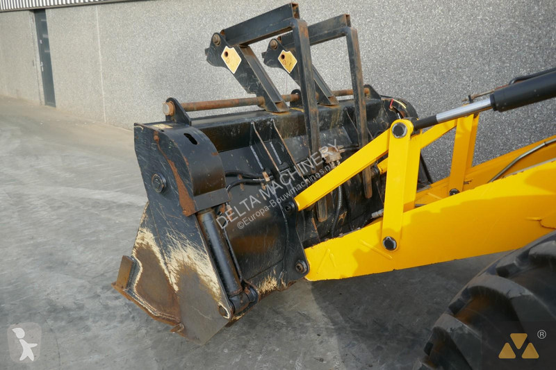 Traktor med grab JCB PRO