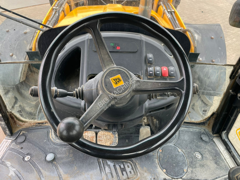 Traktor med grab JCB
