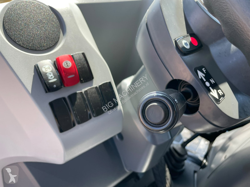Traktor med grab Caterpillar 424