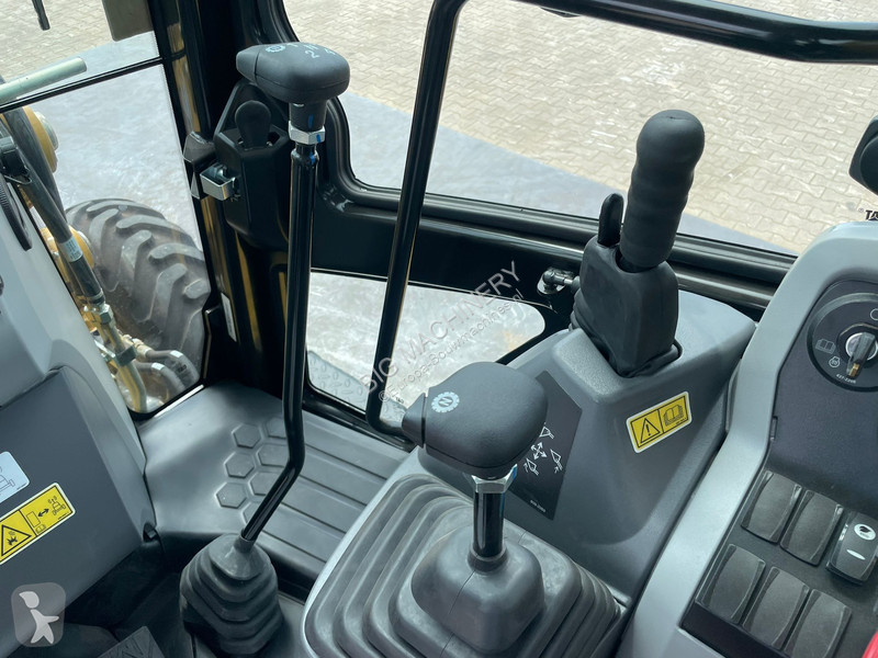 Tractopelle Caterpillar 424