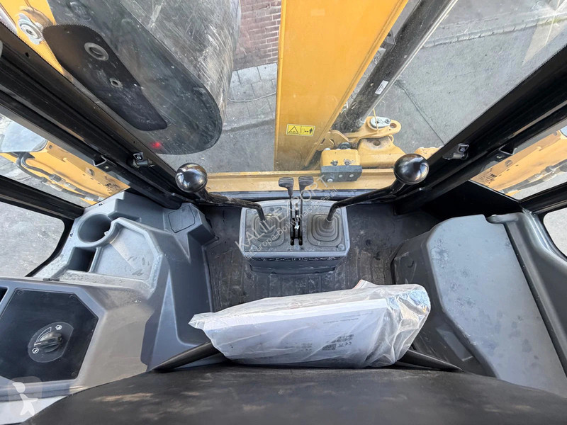 Экскаватор-погрузчик Caterpillar 424 Backhoe...