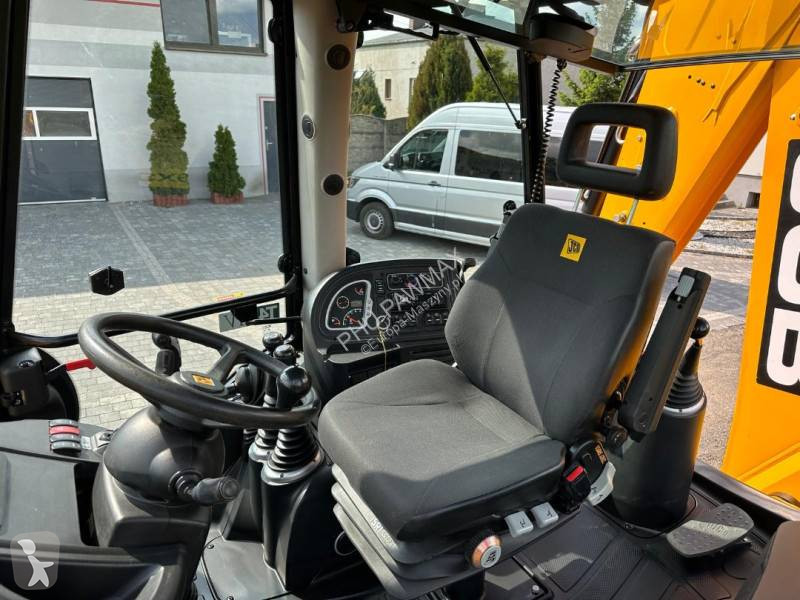 Buldoexcavator JCB