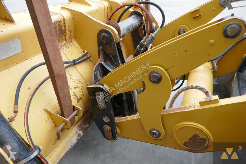 Traktor med grab Caterpillar 444F