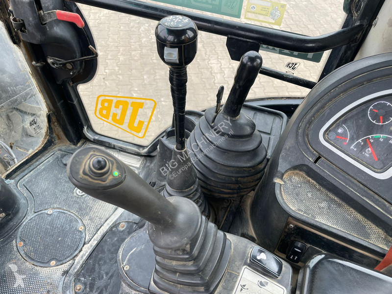 Traktor med grab JCB
