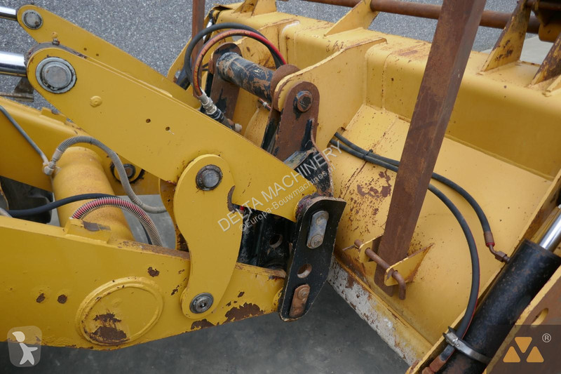 Traktor med grab Caterpillar 444F