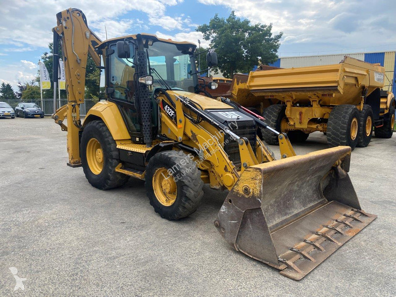 Traktor med grab Caterpillar 2 NVT
