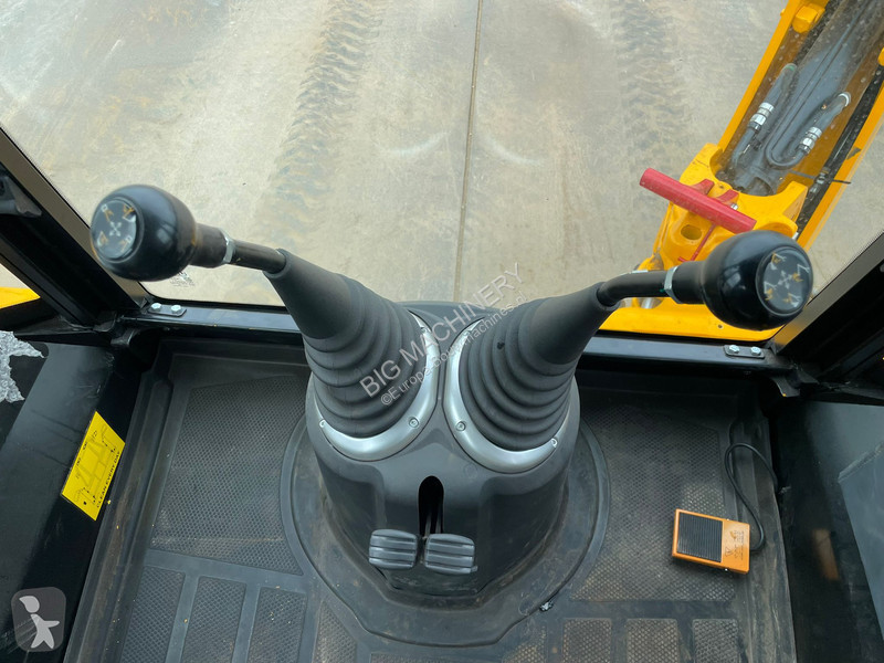 Traktor med grab JCB 3DX 4x4 A/C Hammerlines