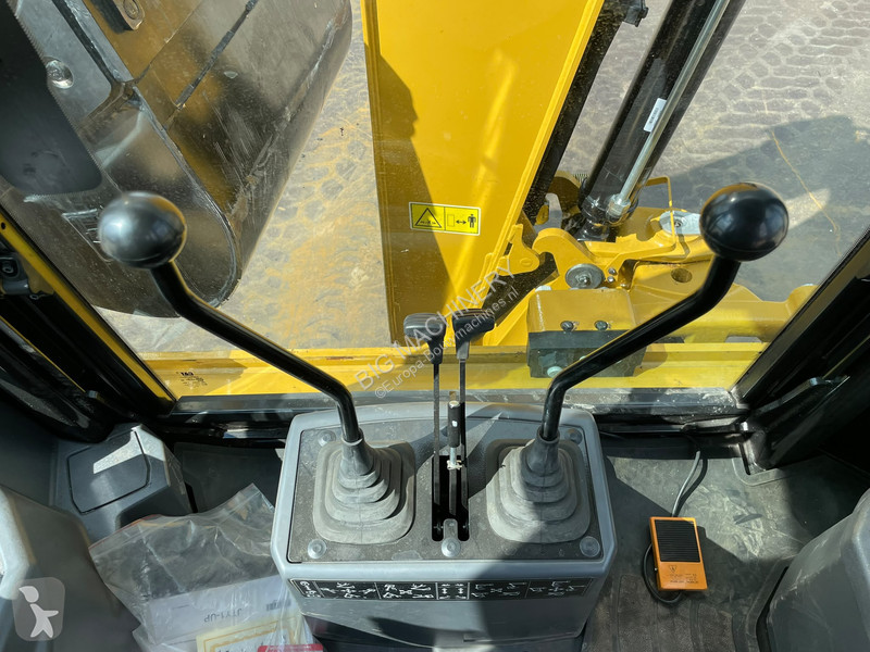 Rýpadlo-nakladač Caterpillar 424