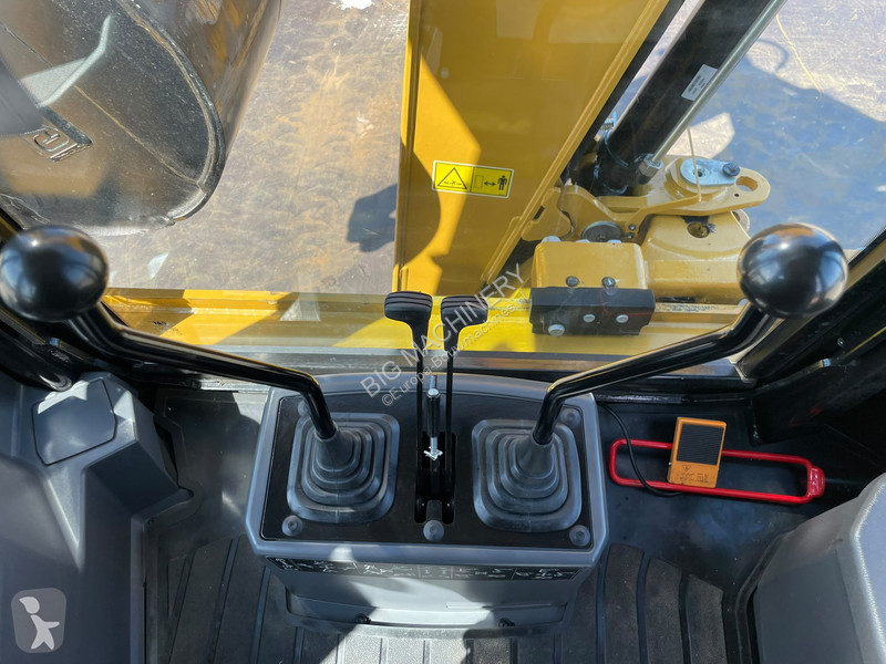 Traktor med grab Caterpillar 424