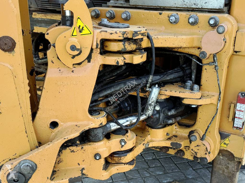 Tractopelle Case