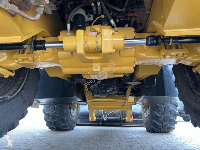 Traktor med grab Caterpillar 444 F2