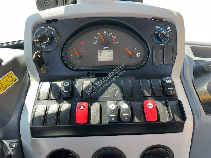 Traktor med grab Caterpillar 424