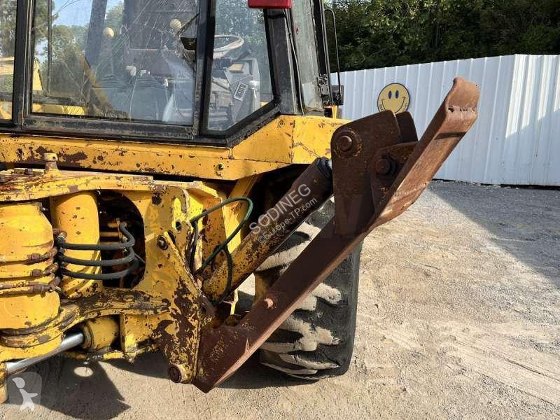 Rýpadlo-nakladač JCB - 4X4