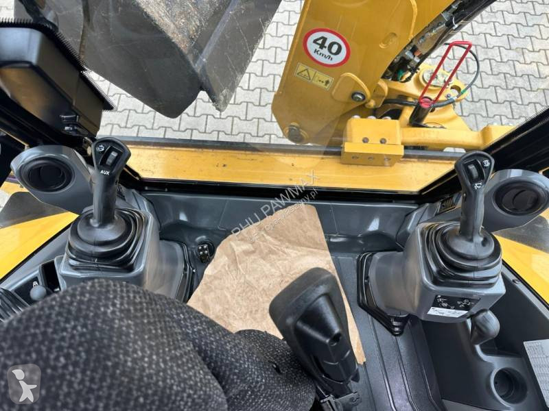 لودر حفار Caterpillar 2